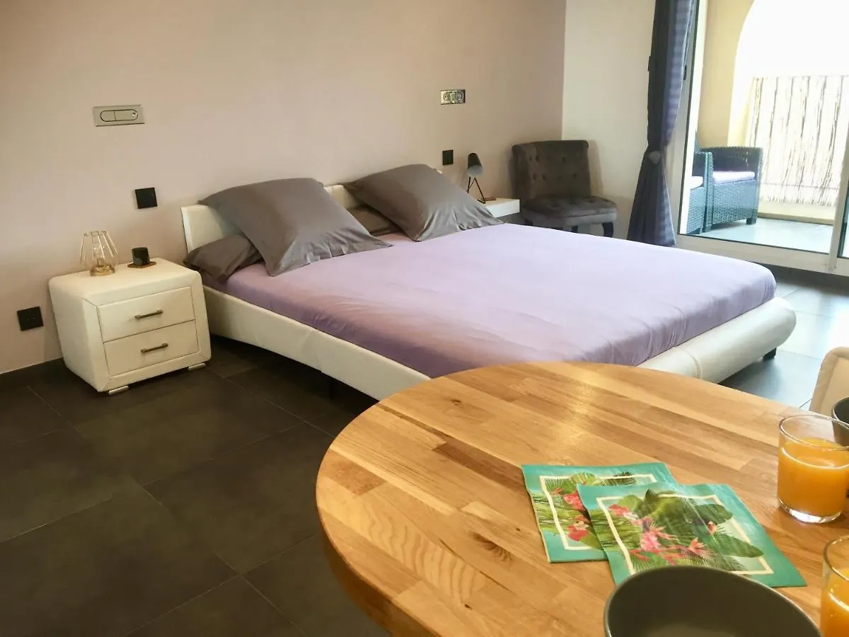 Le Port Plage Studio Tout Confort Terrasse Clim Hyeres France