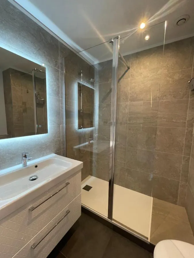 Le Port Plage Studio Tout Confort Terrasse Clim Hyeres Apartment